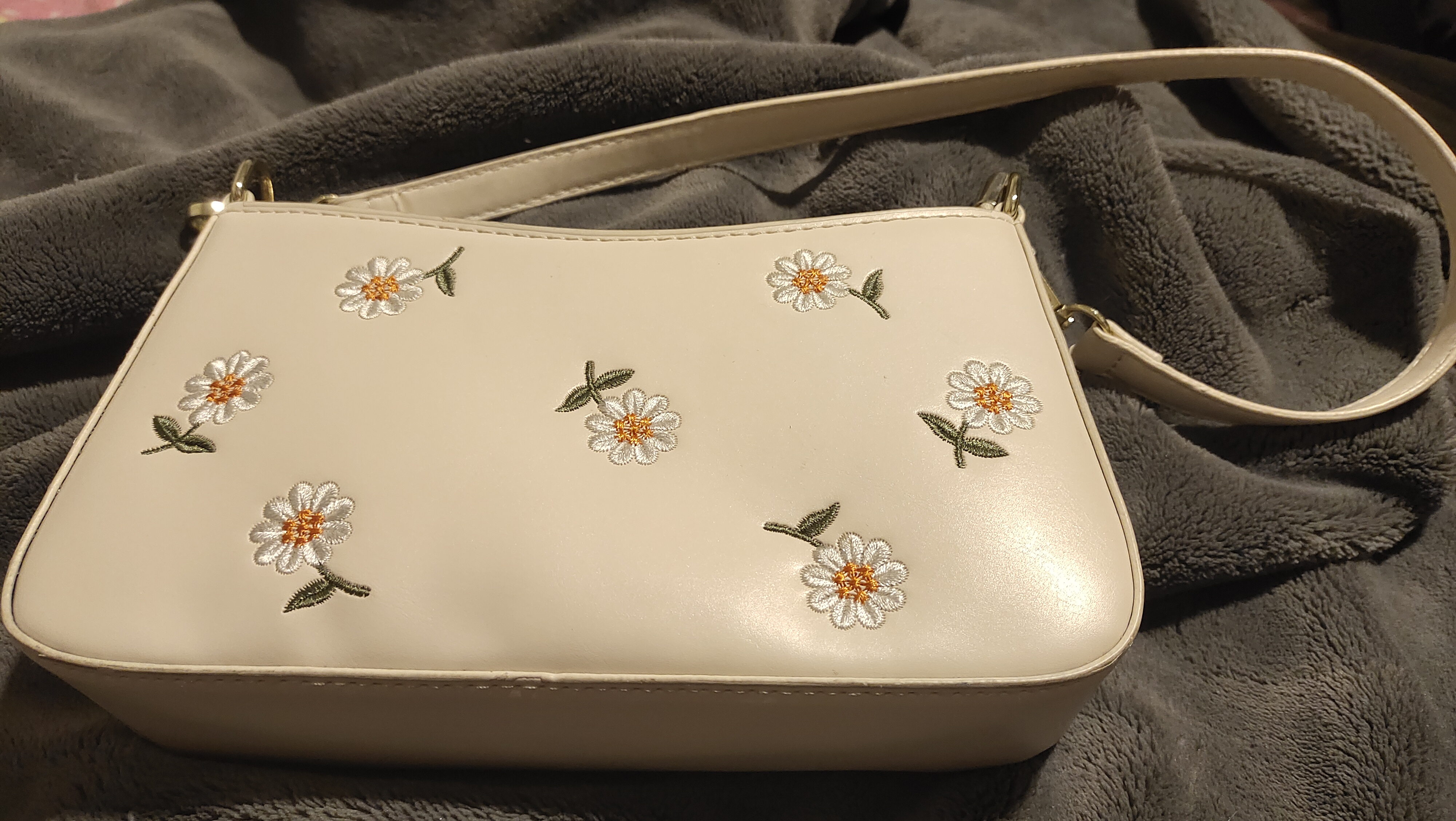 纯白针织小菊花挎包$15